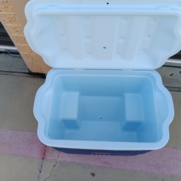 Cooler - Picture 2 of 10